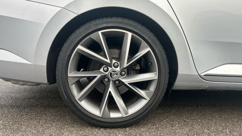 Skoda Superb 2.0 TSI 190 Sport Line Plus 5dr DSG Petrol Hatchback